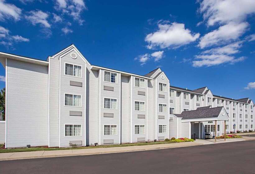 Microtel Inn & Suites By Wyndham Holland