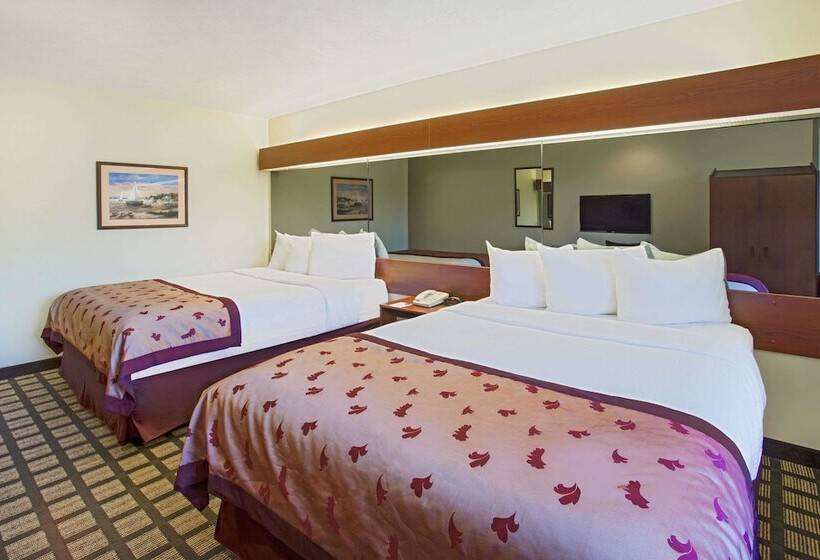 Microtel Inn & Suites By Wyndham Holland