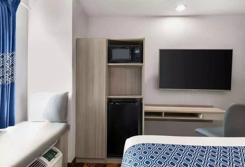 Microtel Inn & Suites Lincoln