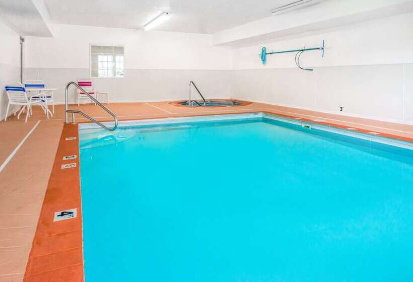 Microtel Inn & Suites Lincoln