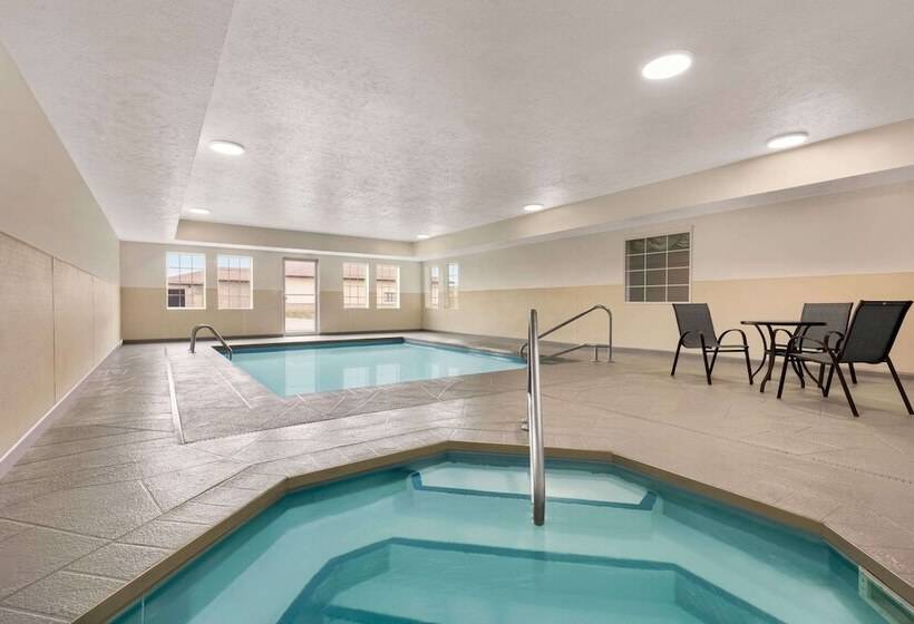 Microtel Inn & Suites Lincoln