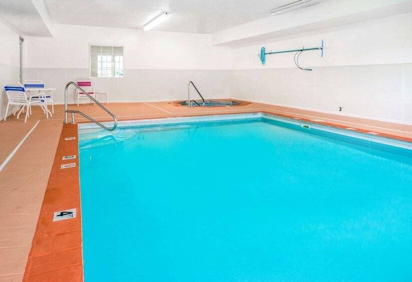 Microtel Inn & Suites Lincoln