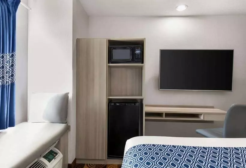 Microtel Inn & Suites Lincoln