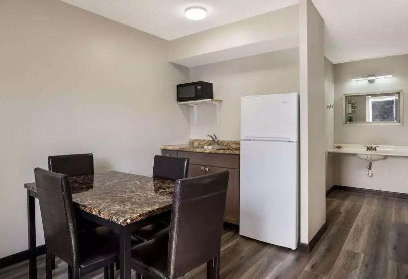 Motel Econo Lodge Inn & Suites