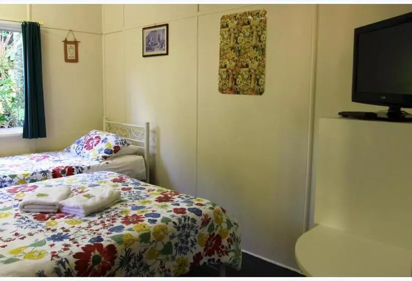 Coral Lodge Bed And Breakfast Inn