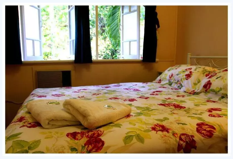 Coral Lodge Bed And Breakfast Inn