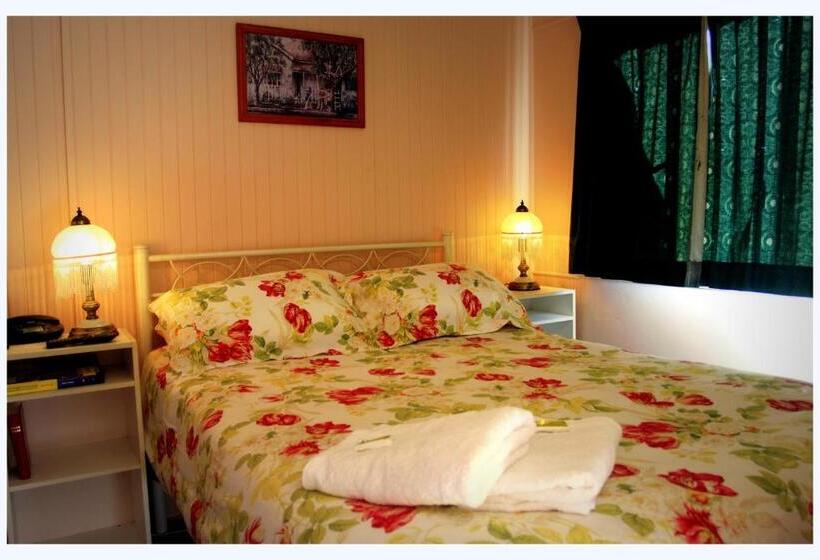 Coral Lodge Bed And Breakfast Inn