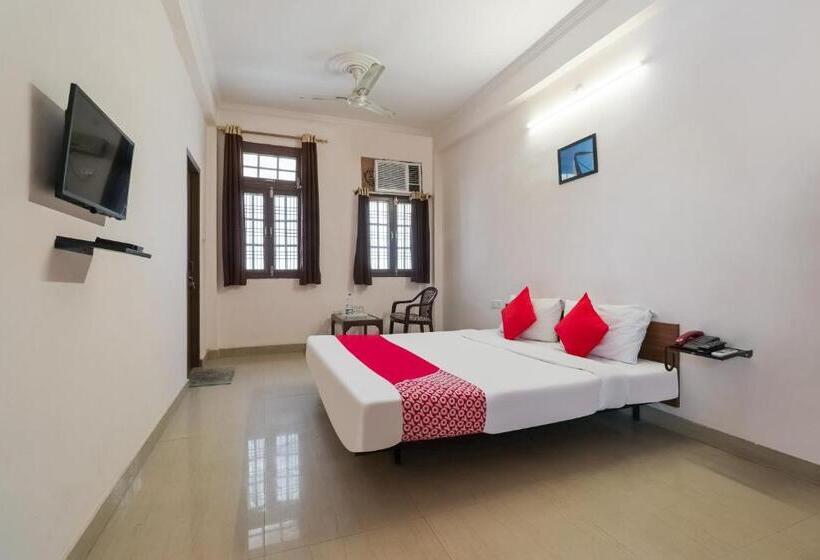 Super Hotel O Jankipuram Vikas Nagar