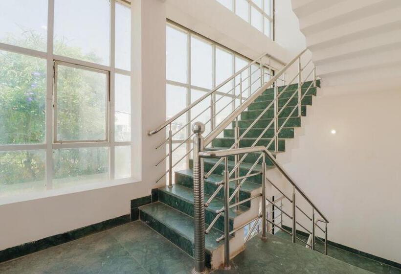 Super Hotel O Jankipuram Vikas Nagar