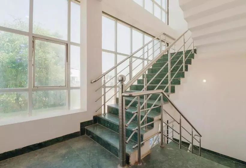 Super Hotel O Jankipuram Vikas Nagar