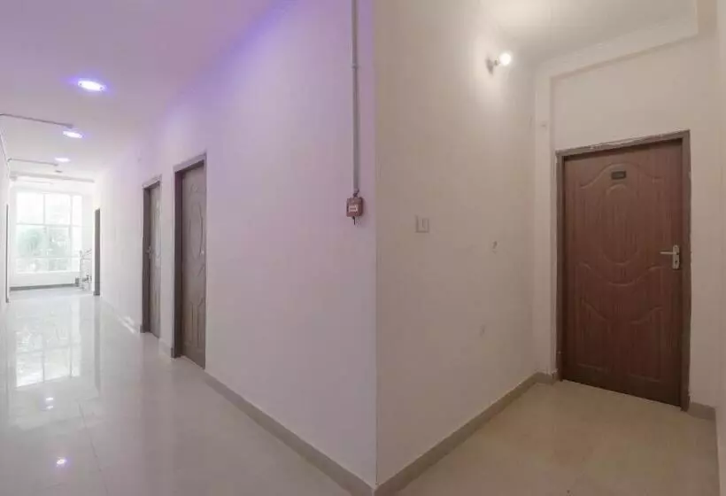 Super Hotel O Jankipuram Vikas Nagar