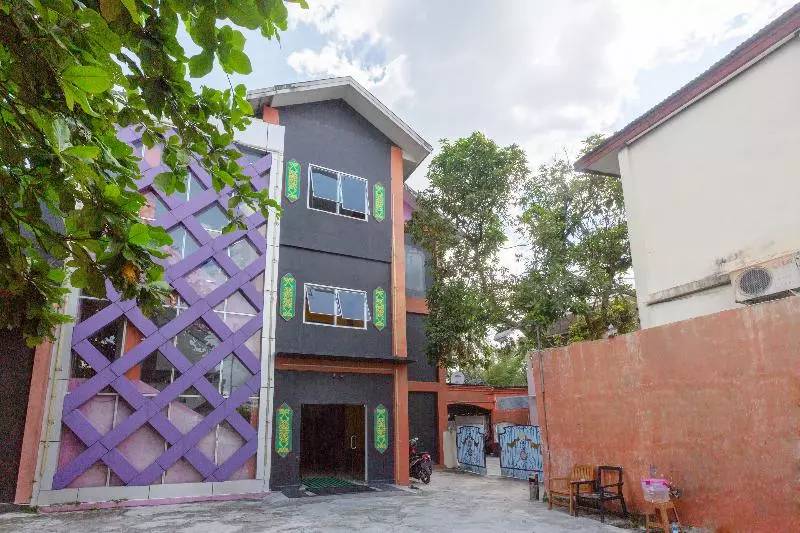 هتل Marimar Palangkaraya Redpartner