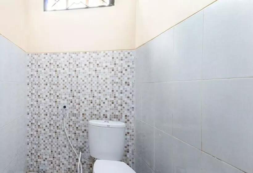 ホテル Spot On 2689 Safira Family Residence Syariah