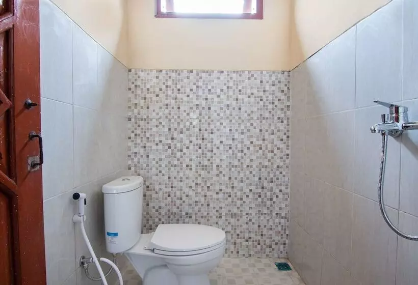 ホテル Spot On 2689 Safira Family Residence Syariah