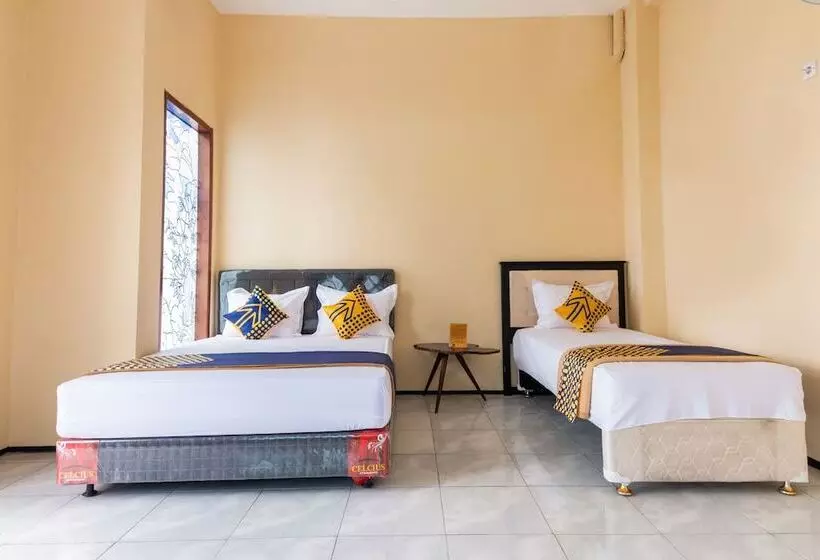 ホテル Spot On 2689 Safira Family Residence Syariah