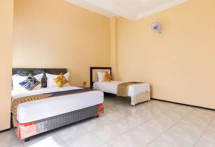 ホテル Spot On 2689 Safira Family Residence Syariah