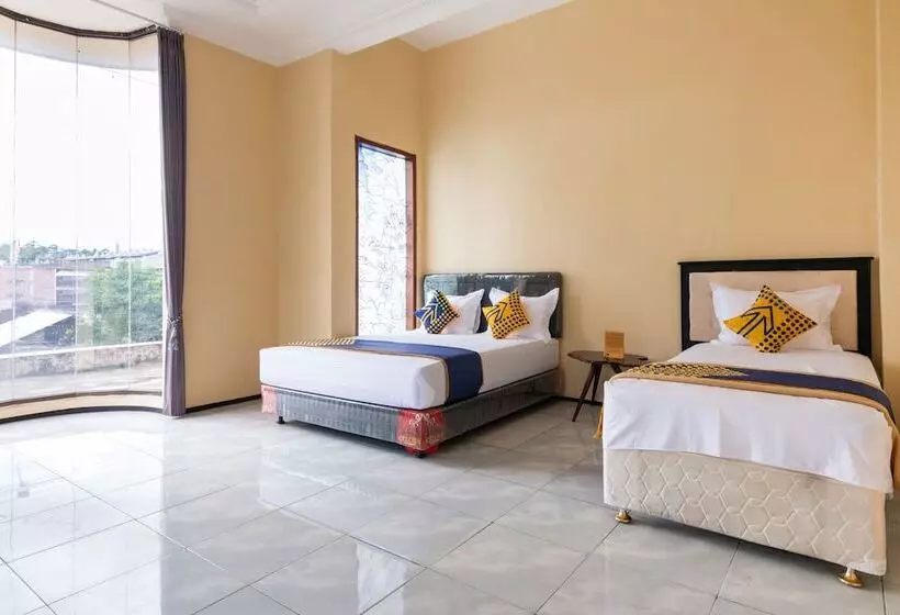 ホテル Spot On 2689 Safira Family Residence Syariah