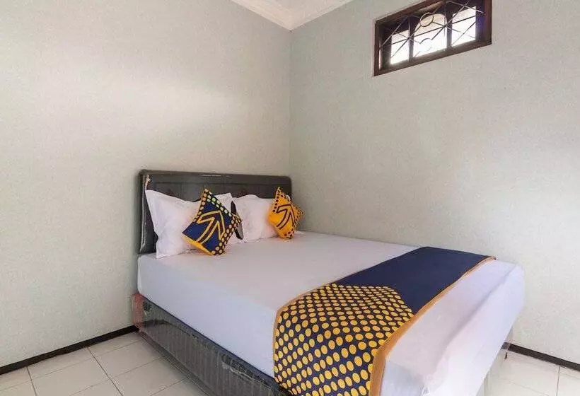 ホテル Spot On 2689 Safira Family Residence Syariah