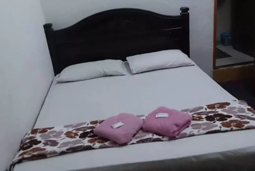 Hotelli Spot On 90049 Saba Inn