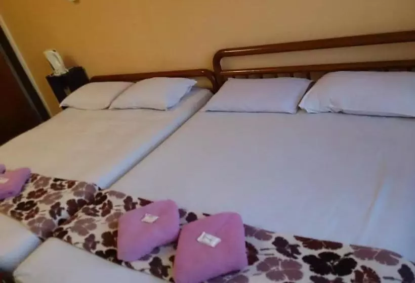 Hotelli Spot On 90049 Saba Inn