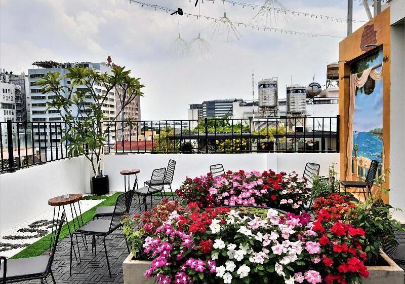 King Hotel Saigon Airport