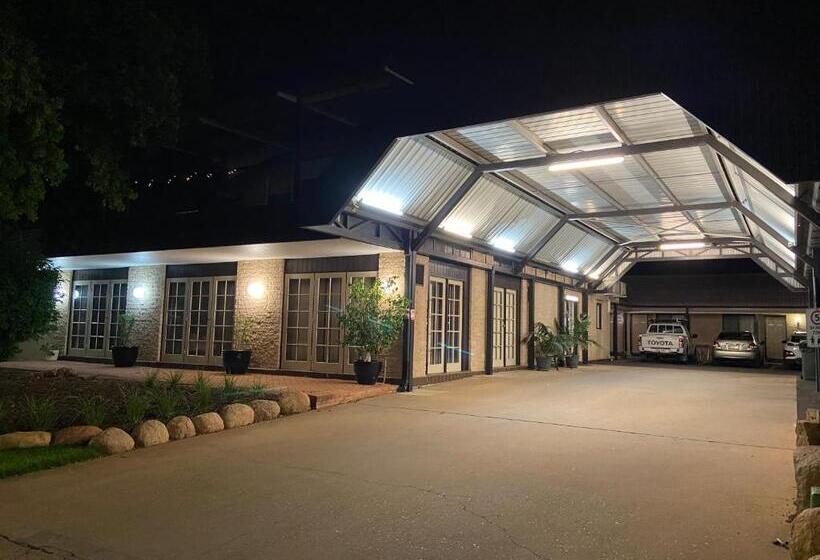 מוטל All Seasons Motor Lodge