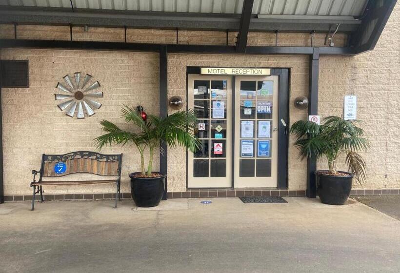 מוטל All Seasons Motor Lodge