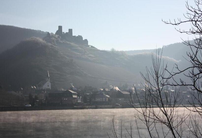 פנסיון Gästehaus Burgberg, Weinhaus Fries