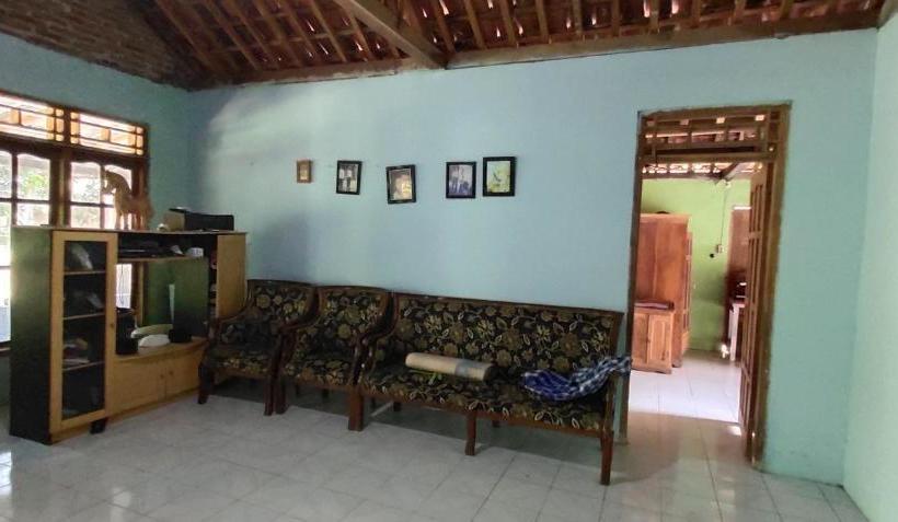 بنسيون Homestay Mbak Nur