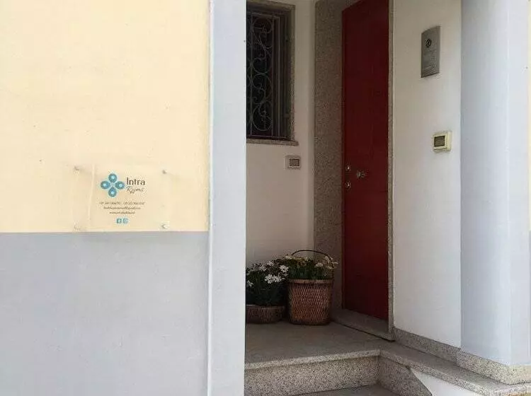 پانسیون Intra Rooms