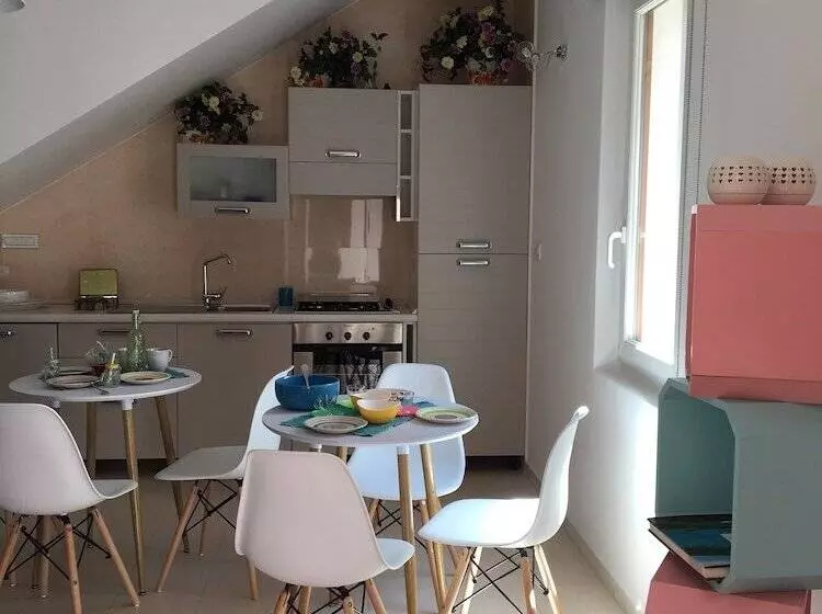 پانسیون Intra Rooms