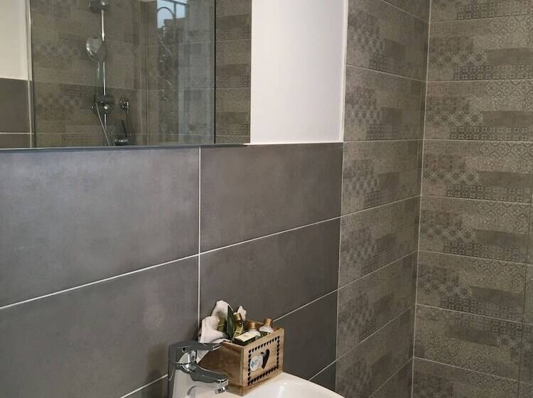 膳宿费 Intra Rooms