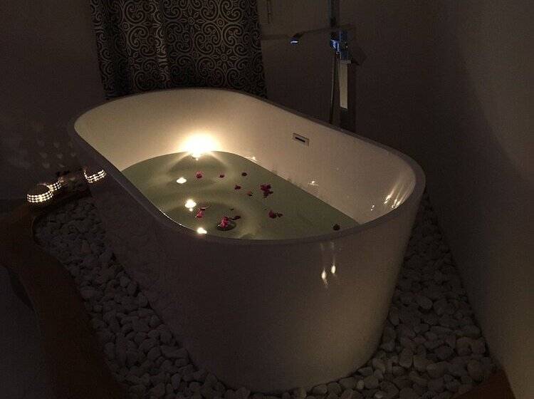 膳宿费 Intra Rooms