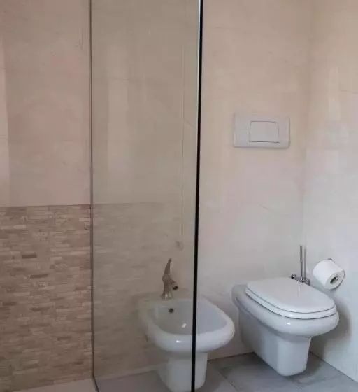 پانسیون Intra Rooms