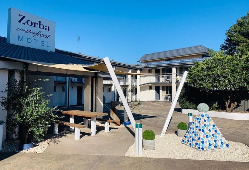 Zorba Waterfront Motel