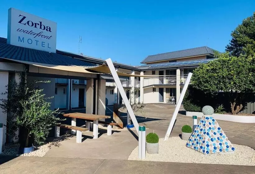 Zorba Waterfront Motel