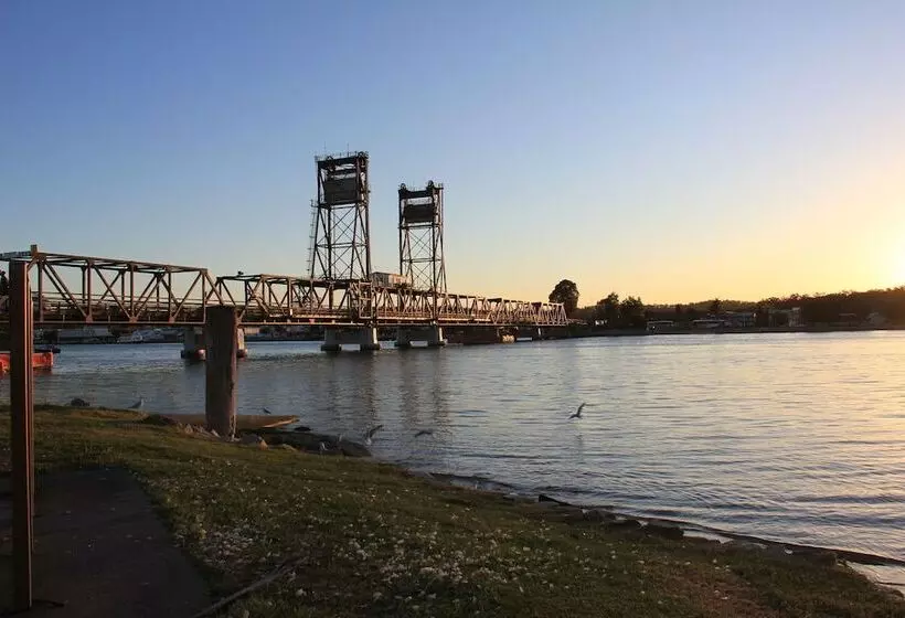 Zorba Waterfront Motel