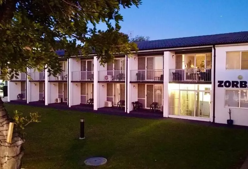 Zorba Waterfront Motel