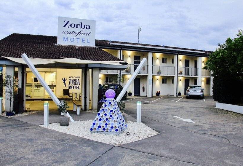 Zorba Waterfront Motel