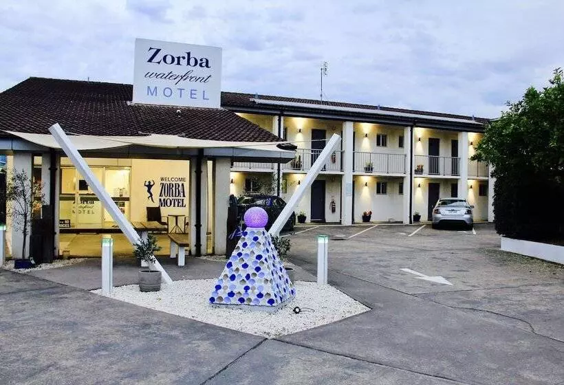 Zorba Waterfront Motel