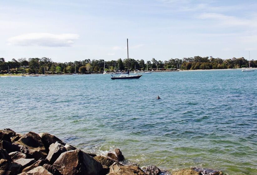 Zorba Waterfront Motel