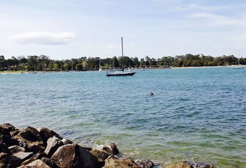 Zorba Waterfront Motel