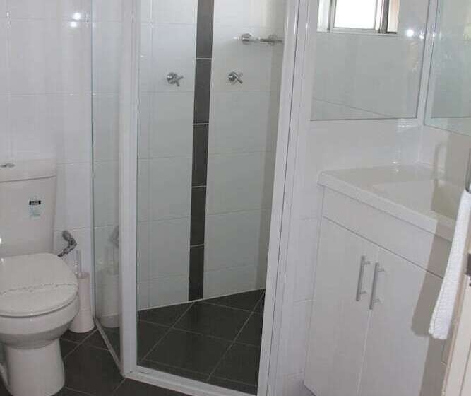 Zorba Waterfront Motel