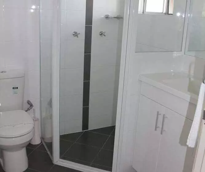 Zorba Waterfront Motel