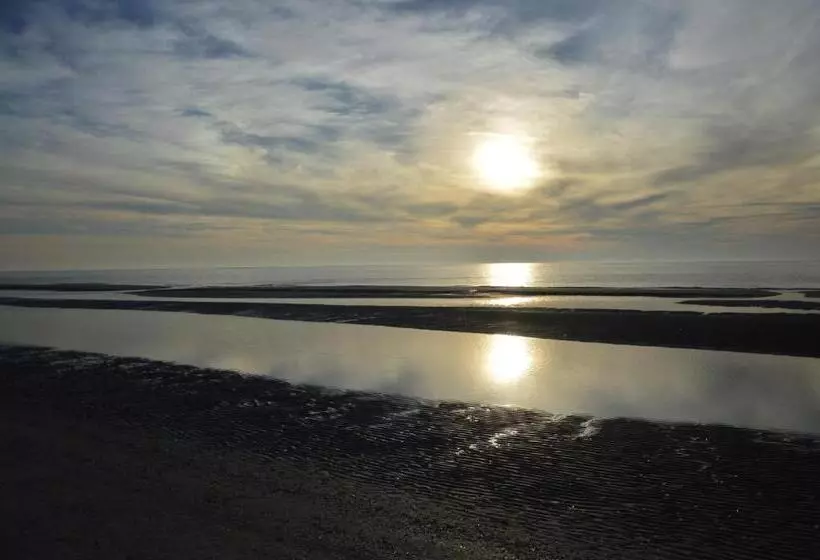 ホテル Breeze Ameland