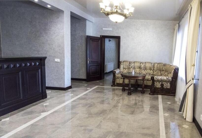 هتل Complex Dvir Kniazhoiy Korony