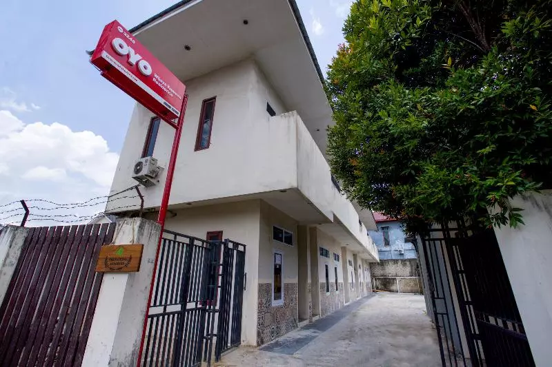 ホテル Oyo 3249 Wijaya Kusuma Residence