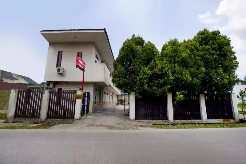 ホテル Oyo 3249 Wijaya Kusuma Residence