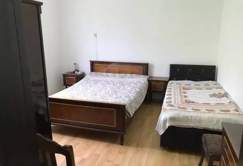 پانسیون Nika's Guest House