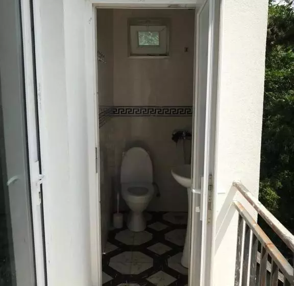 پانسیون Nika's Guest House